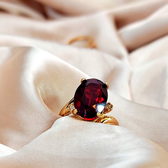 Big Red Vintage 18kge Ring size 9 - Picture 5 of 11